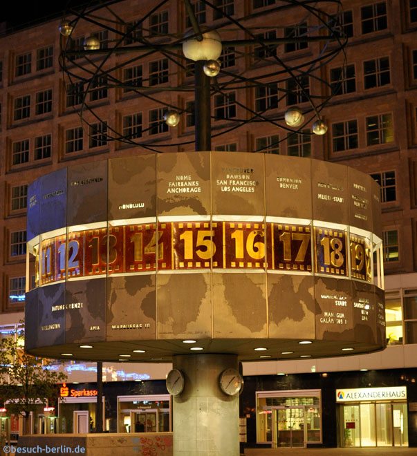 Bild: Weltzeituhr am Alexanderplatz bei Nacht, World Clock Alexanderplatz by night