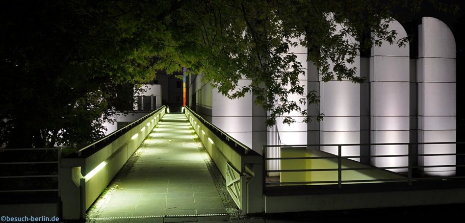 Bild: Bauhaus-Archiv bei Nacht