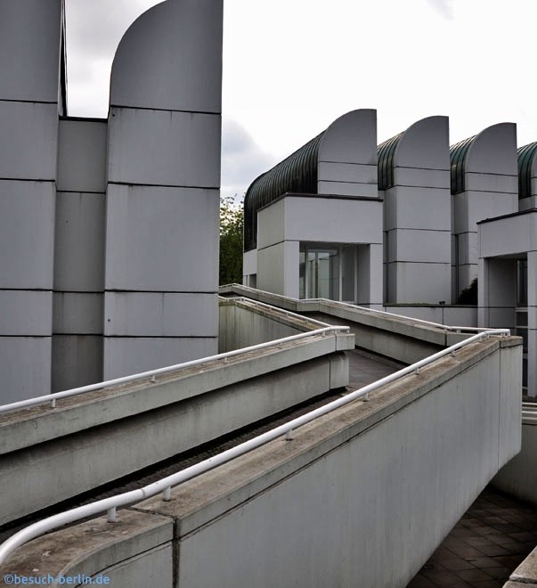 Bild: Shed-Dächer des Bauhaus-Archives von der Rückseite