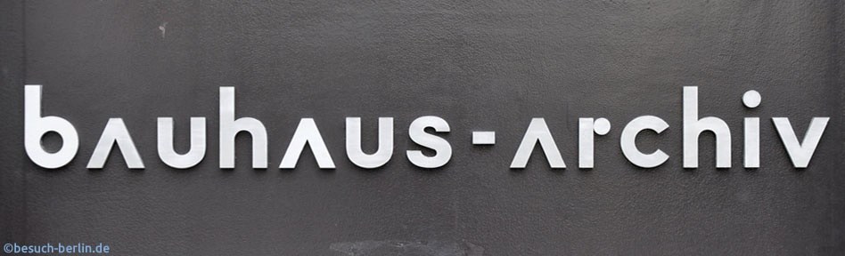 Bild: Tafel mit Schriftzug Bauhaus-Archiv