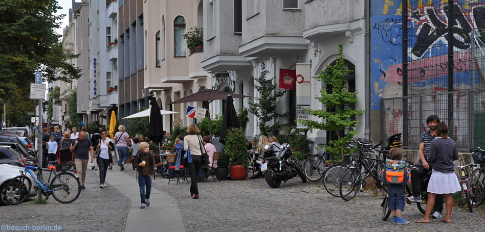 Bild: Straßenleben in Charlottenburg