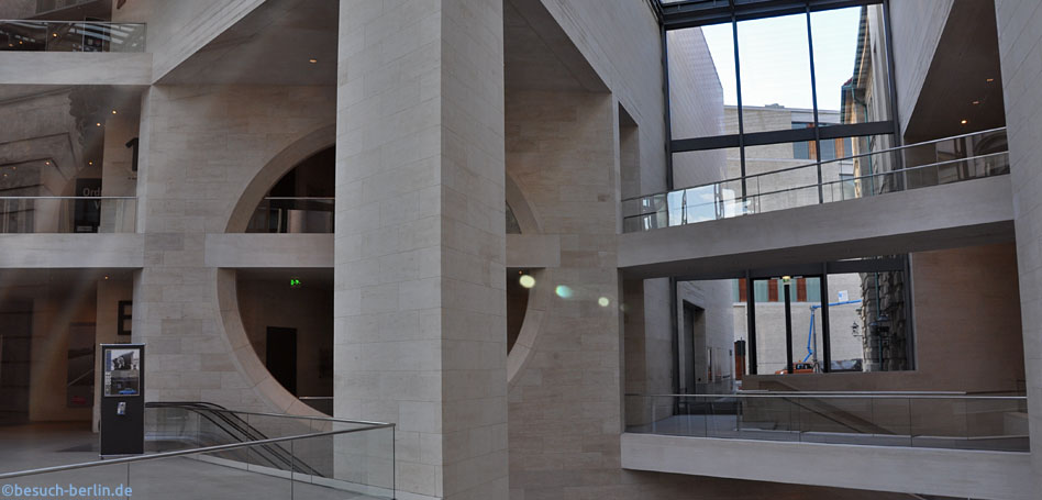 Bild: Deutsches Historisches Museum, Galsfassade des Erweiterungsbau des DHM von Architekt I.M.Pei