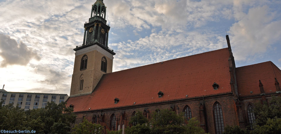 Bild: St. Marien Kirche Berlin, Naehe Fernsehturm St.-Marien-Church