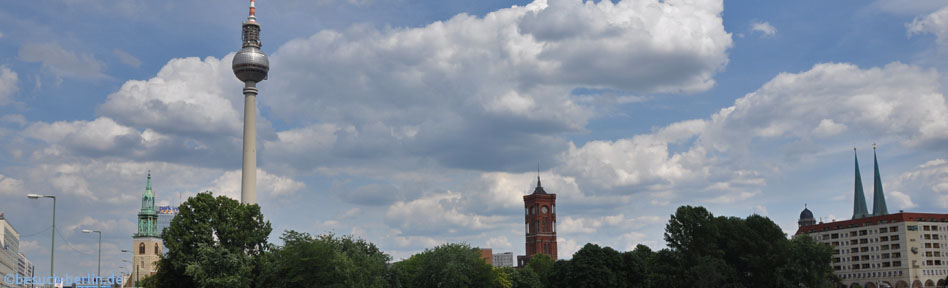 Bild: Panorama Fernsehturm, rotes Rathaus, Marienkirche, television tower