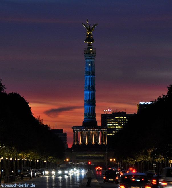 Bild: Festival of lights 2011 mit der Siegessaeule bei Sonnenuntergang