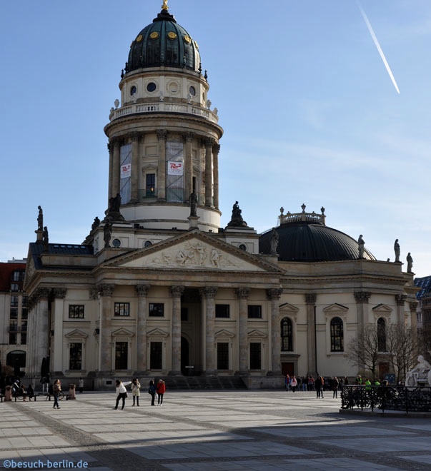 Bild: Der Deutscher Dom am Gendarmenmarkt bei Tage, German cathedral