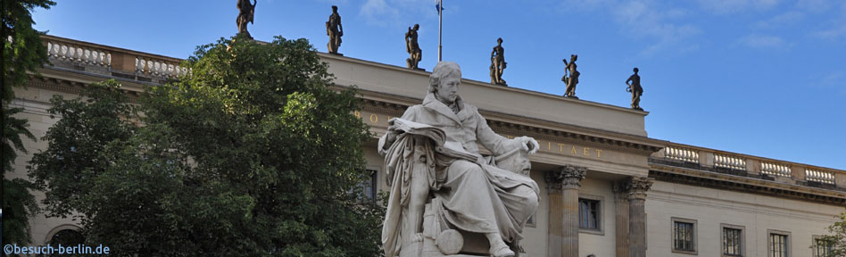 Bild: Wilhelm von Humboldt Denkmal vor der Humboldt Universitaet