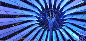 Bild: Zeltdach Kuppel im Sony Center bei Nacht, Dome Sony Center by night