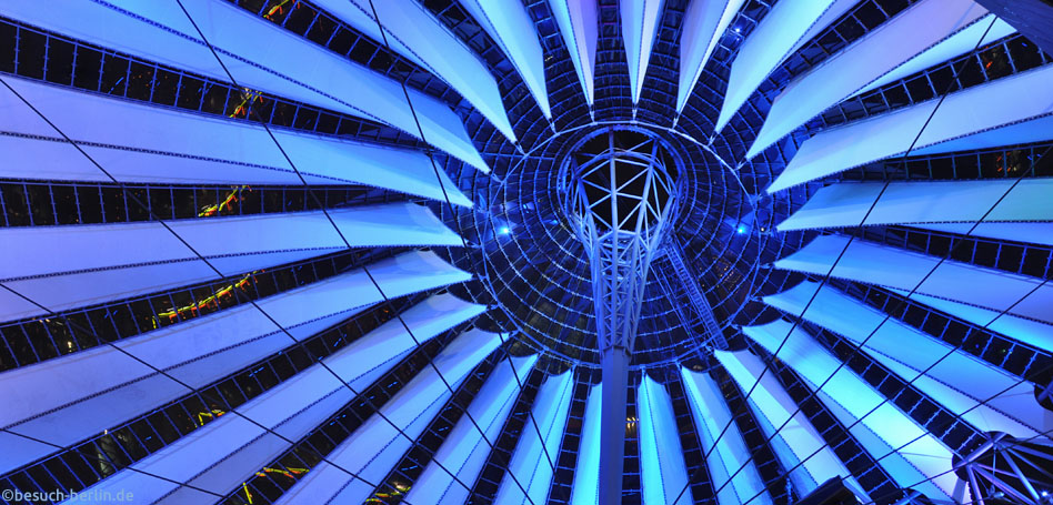Bild: Zeltdach Kuppel im Sony Center bei Nacht, Dome Sony Center by night