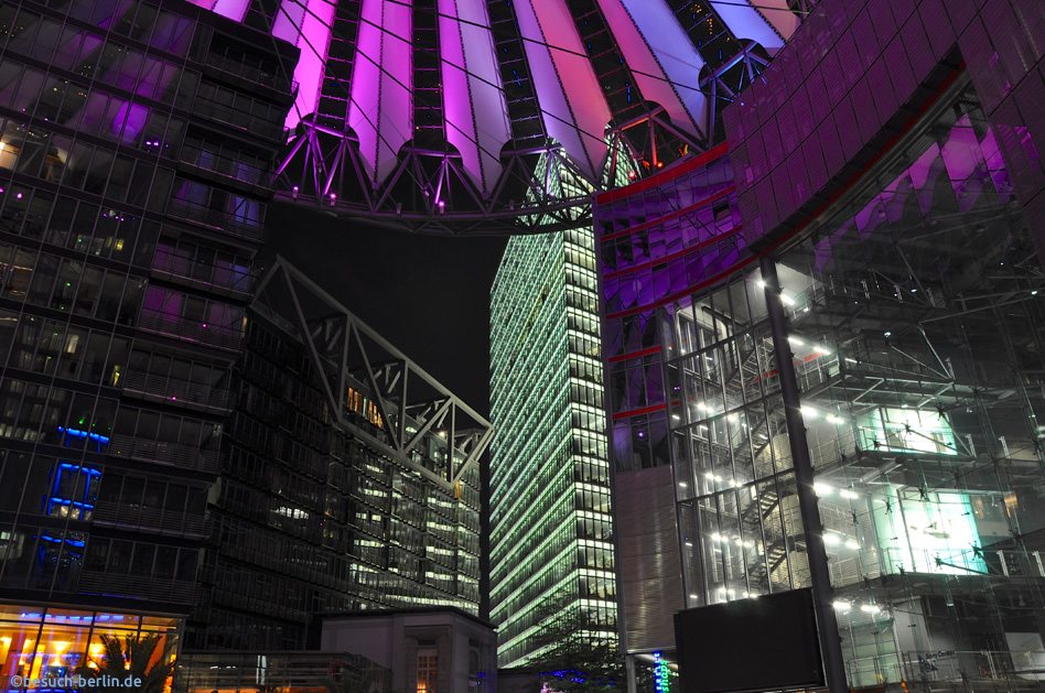 Bild: Forum des Sony Centers bei Nacht, Zeltdach Kuppel