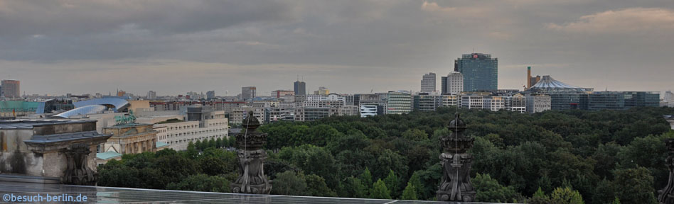 Bild: Potsdamer Platz, Aufnahme vom Reichstag mit Brandenburger Tor und dem Tiergarten