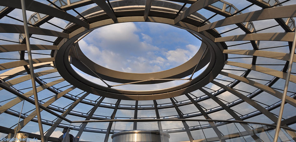 Bild: Abluft Öffnung in der Reichstagskuppel, Open Roof on Reichstag Dome