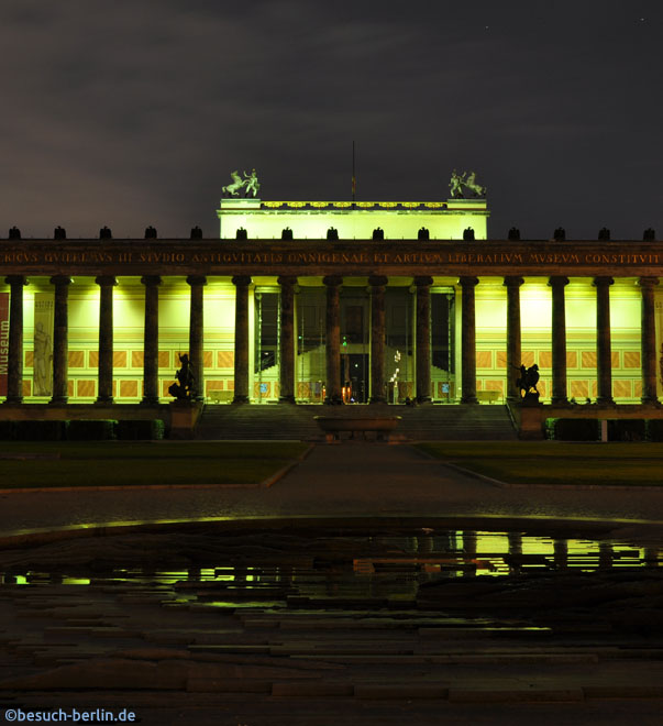Bild: Altes Museum auf der Museumsinsel bei Nacht
