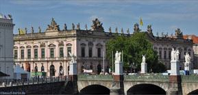 Bild: Zeughaus mit Schlossbrücke an der Museumsinsel Berlin